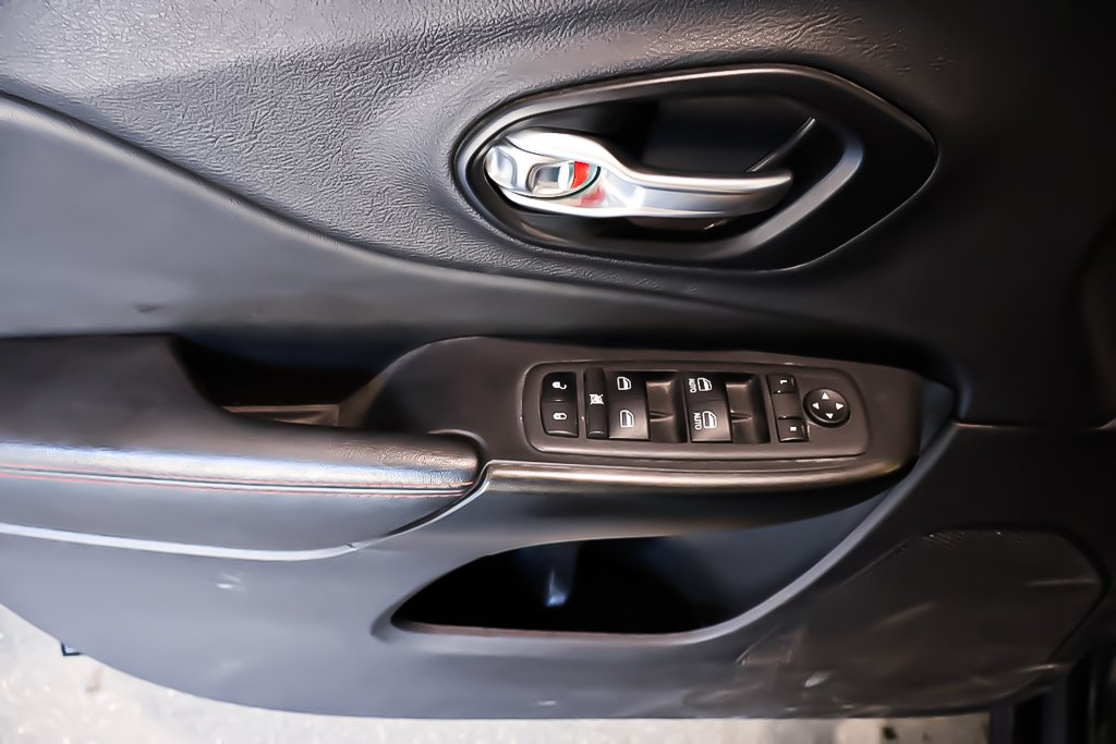 Jeep Cherokee TRAILHAWK + 4X4 + V6 3.2L 2022 à Terrebonne, Québec - 27 - w1024h768px