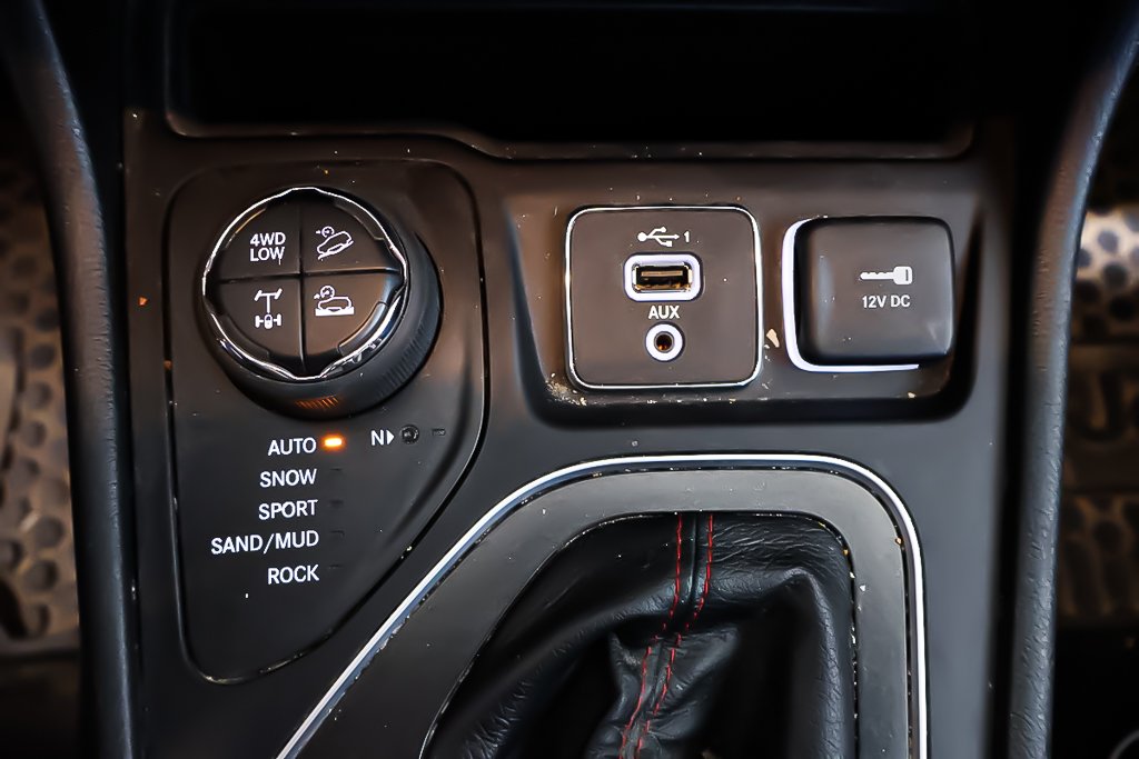 Jeep Cherokee TRAILHAWK + 4X4 + V6 3.2L 2022 à Terrebonne, Québec - 25 - w1024h768px