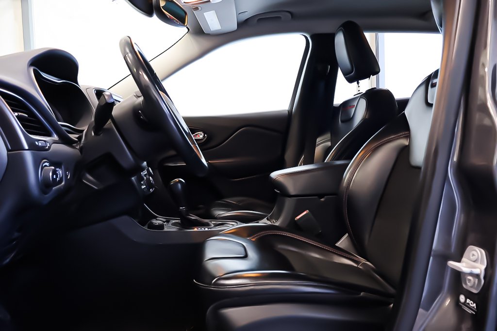 Jeep Cherokee TRAILHAWK + 4X4 + V6 3.2L 2022 à Terrebonne, Québec - 10 - w1024h768px