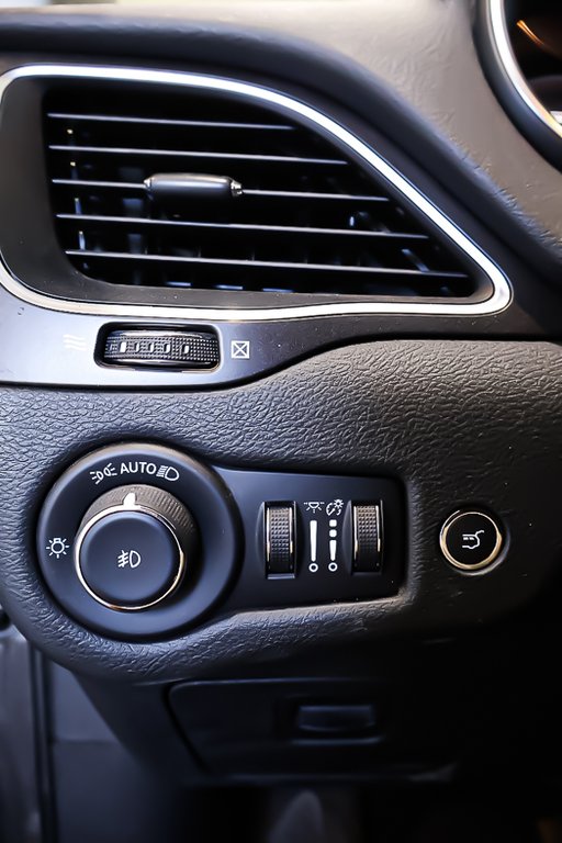 Jeep Cherokee TRAILHAWK + 4X4 + V6 3.2L 2022 à Terrebonne, Québec - 26 - w1024h768px