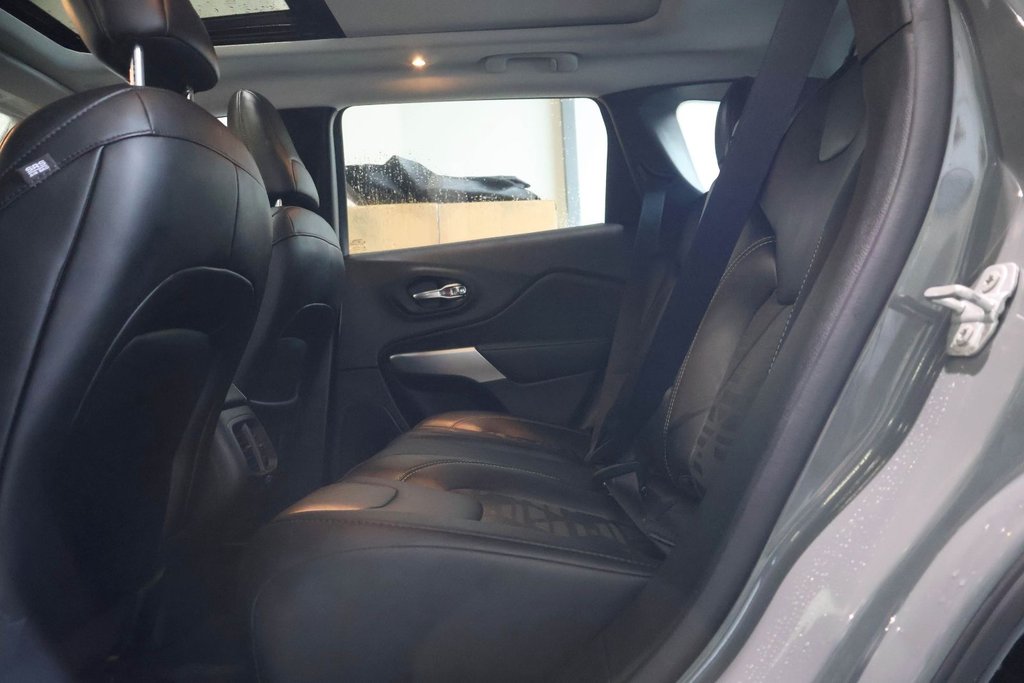 2022 Jeep Cherokee SPORT + ENSEMBLE X + 4X4 + TOIT OUVRANT PANO in Terrebonne, Quebec - 29 - w1024h768px
