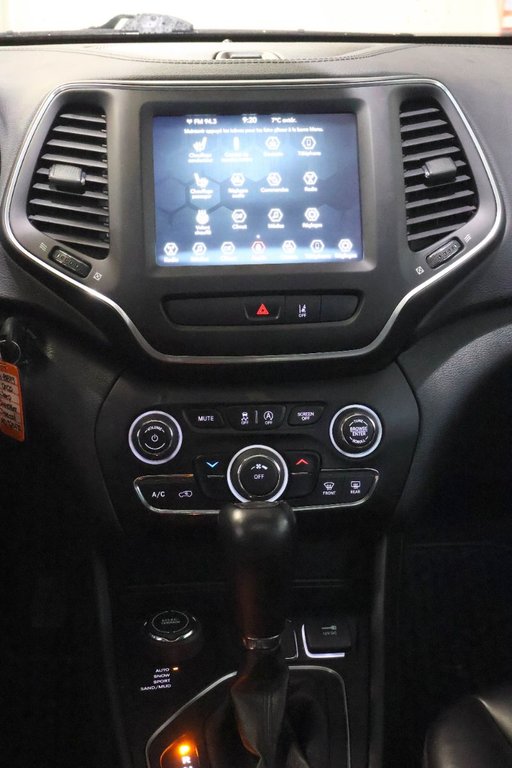 2022 Jeep Cherokee SPORT + ENSEMBLE X + 4X4 + TOIT OUVRANT PANO in Terrebonne, Quebec - 21 - w1024h768px