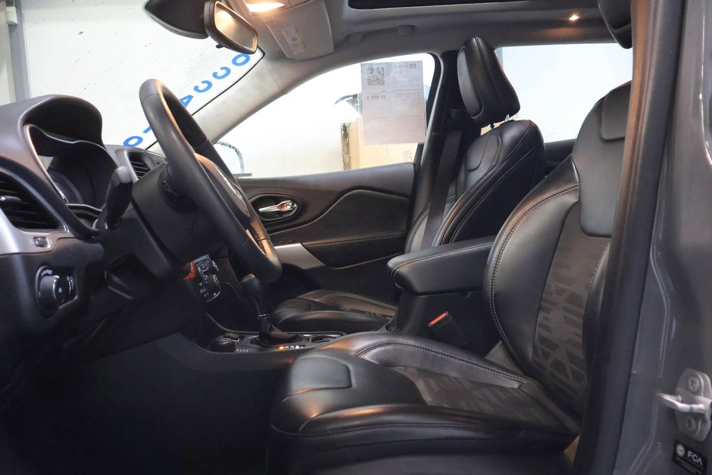 2022 Jeep Cherokee SPORT + ENSEMBLE X + 4X4 + TOIT OUVRANT PANO in Terrebonne, Quebec - 10 - w1024h768px