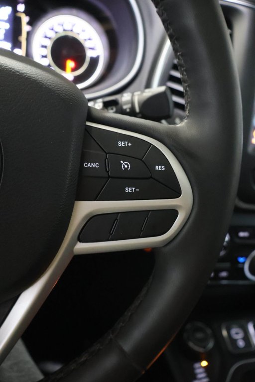 2022 Jeep Cherokee SPORT + ENSEMBLE X + 4X4 + TOIT OUVRANT PANO in Terrebonne, Quebec - 18 - w1024h768px