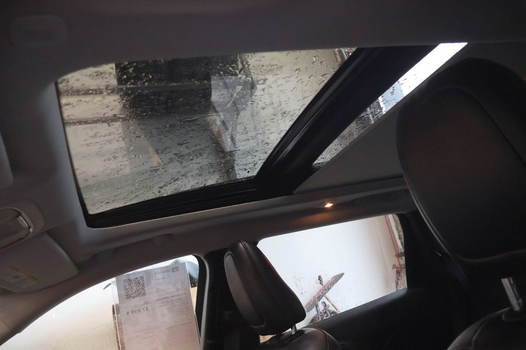 2022 Jeep Cherokee SPORT + ENSEMBLE X + 4X4 + TOIT OUVRANT PANO in Terrebonne, Quebec - 11 - w1024h768px