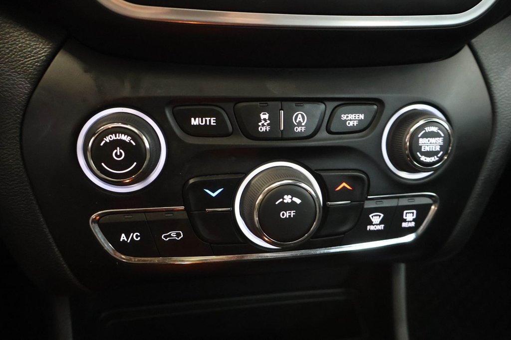 2022 Jeep Cherokee SPORT + ENSEMBLE X + 4X4 + TOIT OUVRANT PANO in Terrebonne, Quebec - 23 - w1024h768px