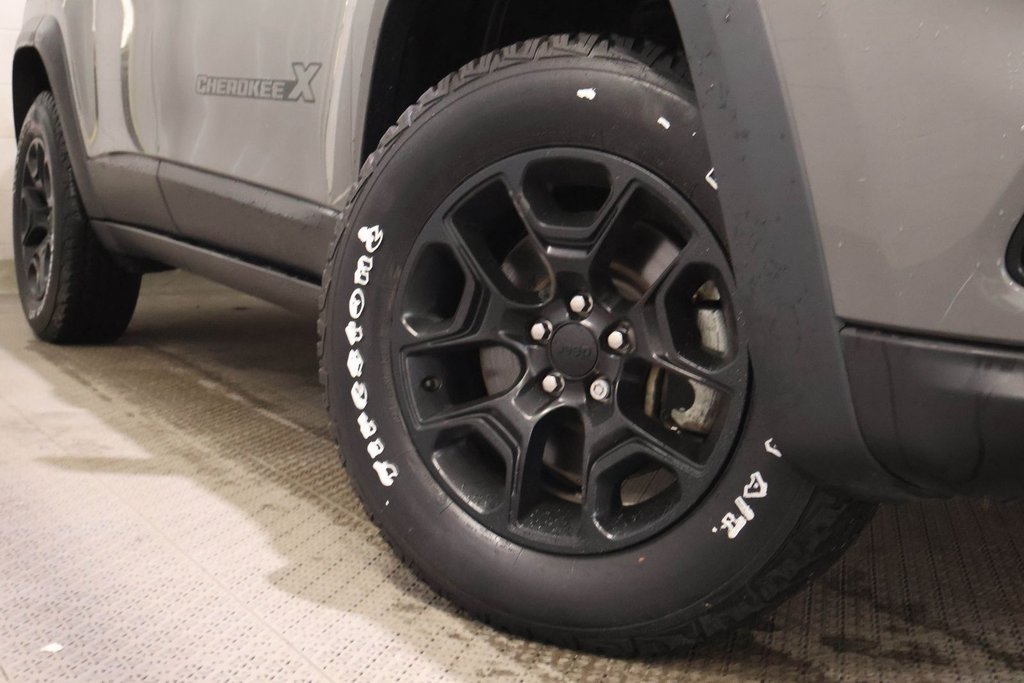 2022 Jeep Cherokee SPORT + ENSEMBLE X + 4X4 + TOIT OUVRANT PANO in Terrebonne, Quebec - 9 - w1024h768px