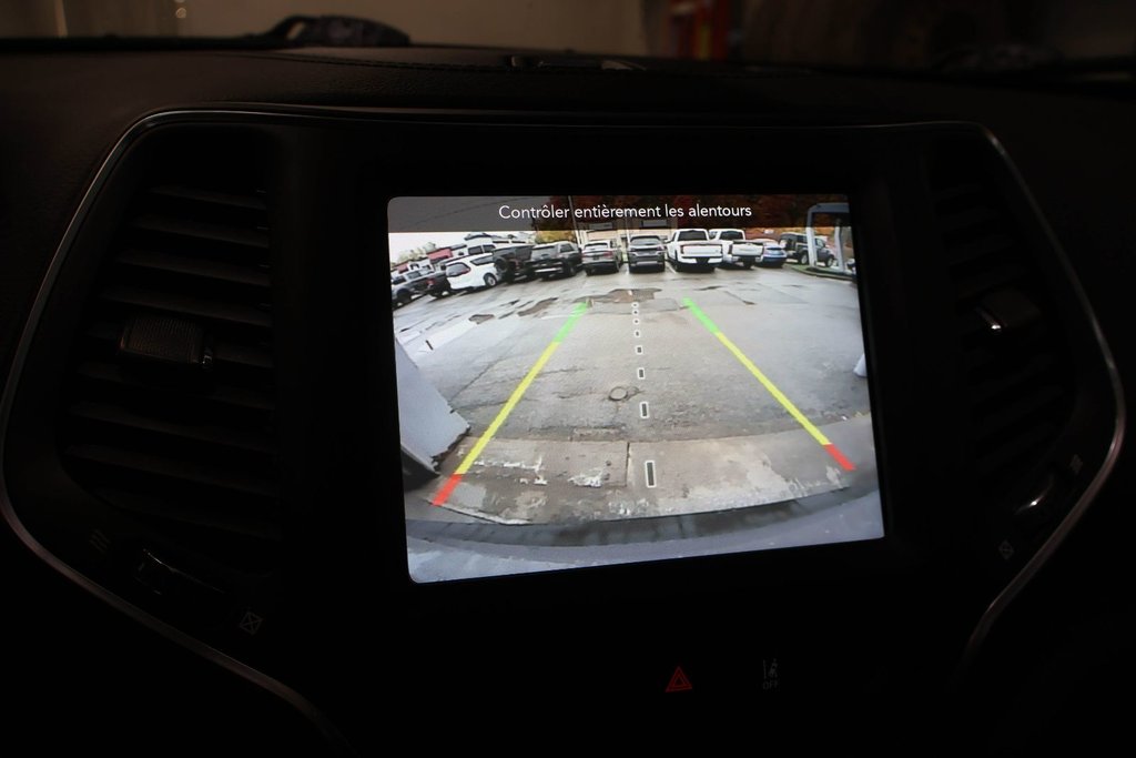 2022 Jeep Cherokee SPORT + ENSEMBLE X + 4X4 + TOIT OUVRANT PANO in Terrebonne, Quebec - 22 - w1024h768px