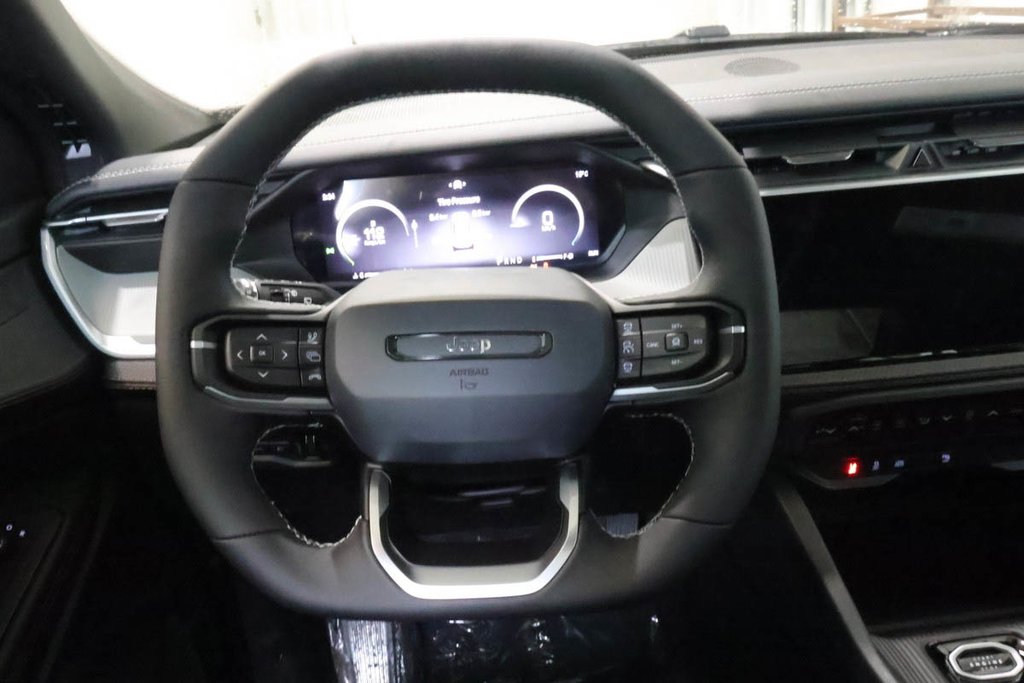 2026 Jeep Cherokee LIMITED in Terrebonne, Quebec - 12 - w1024h768px