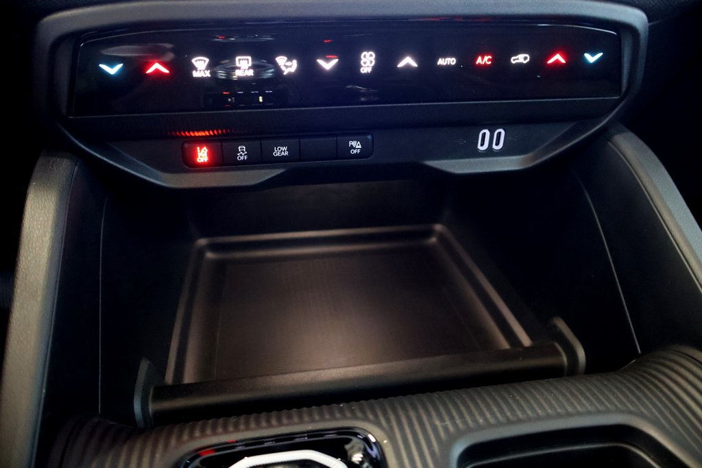 2026 Jeep Cherokee BASE in Terrebonne, Quebec - 17 - w1024h768px