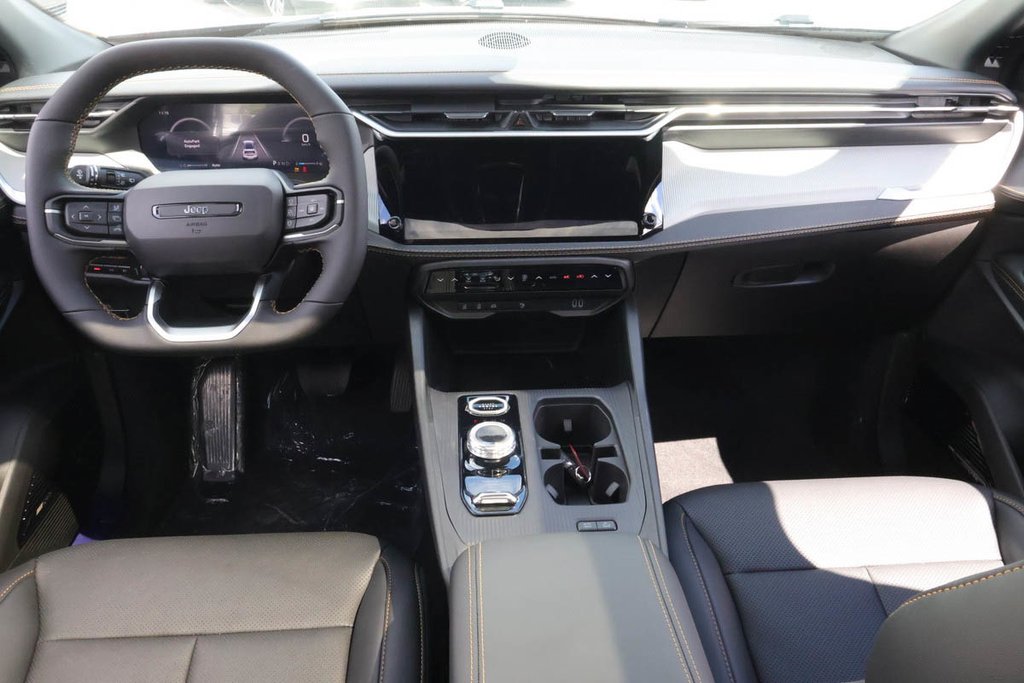 2026 Jeep Cherokee 85TH ANNIVERSARY in Terrebonne, Quebec - 11 - w1024h768px