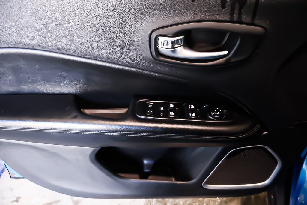 2018 Jeep Compass NORTH ALTITUDE + 4X4 + TOIT NOIR in Terrebonne, Quebec - 25 - w1024h768px