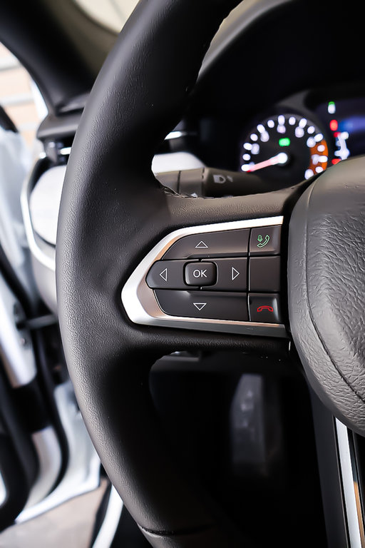 2024 Jeep Compass NORTH LATITUDE + 4X4 + CARPLAY in Terrebonne, Quebec - 15 - w1024h768px