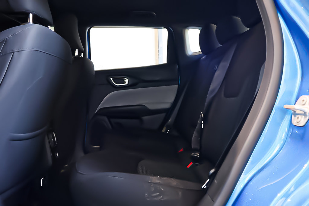 Jeep Compass SPORT + 4X4 + CARPLAY 2024 à Terrebonne, Québec - 25 - w1024h768px