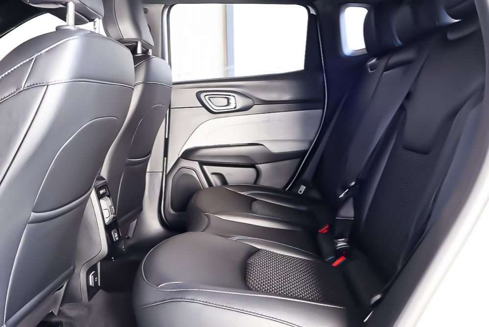 2024 Jeep Compass NORTH + 4X4 + SIEGES CHAUFFANTS in Terrebonne, Quebec - 25 - w1024h768px