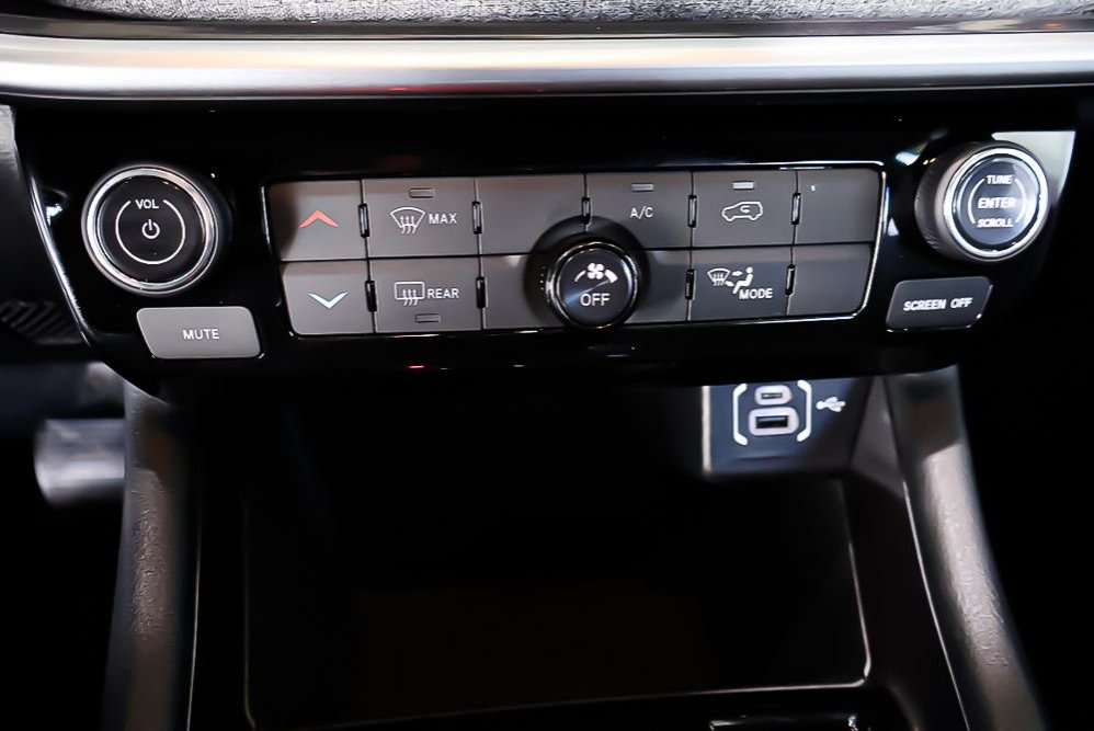 2024 Jeep Compass NORTH + 4X4 + SIEGES CHAUFFANTS in Terrebonne, Quebec - 20 - w1024h768px