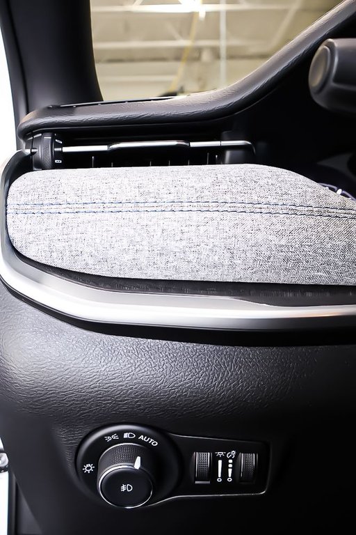 2024 Jeep Compass NORTH + 4X4 + SIEGES CHAUFFANTS in Terrebonne, Quebec - 23 - w1024h768px