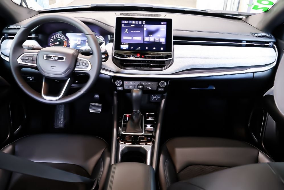2024 Jeep Compass NORTH + 4X4 + SIEGES CHAUFFANTS in Terrebonne, Quebec - 12 - w1024h768px