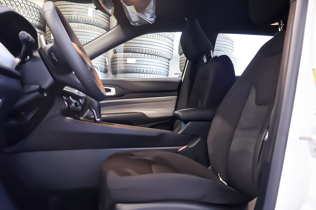 2025 Jeep Compass SPORT in Terrebonne, Quebec - 13 - w1024h768px