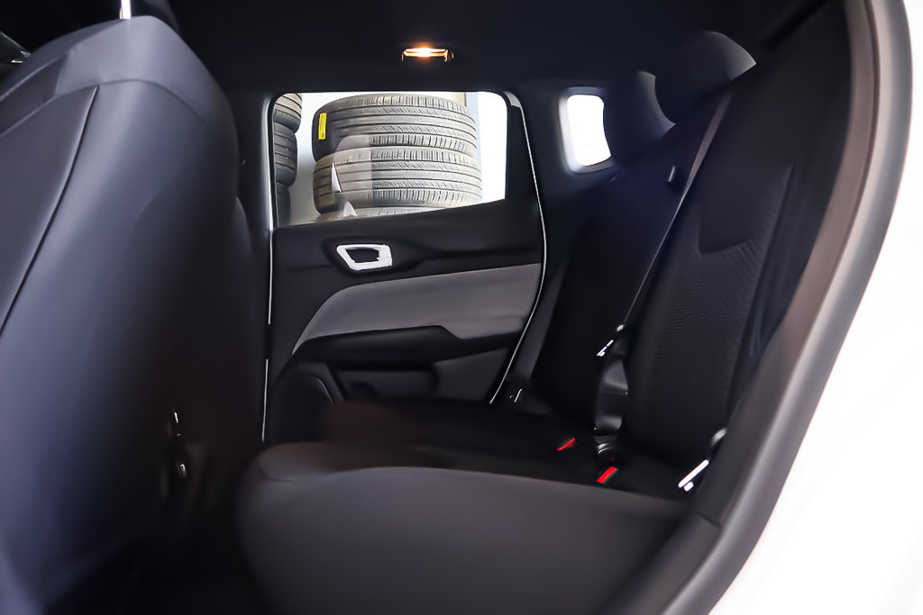 2025 Jeep Compass SPORT in Terrebonne, Quebec - 21 - w1024h768px