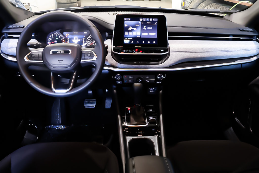 2025 Jeep Compass SPORT in Terrebonne, Quebec - 15 - w1024h768px