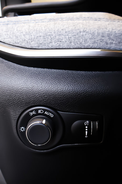 2025 Jeep Compass SPORT in Terrebonne, Quebec - 19 - w1024h768px