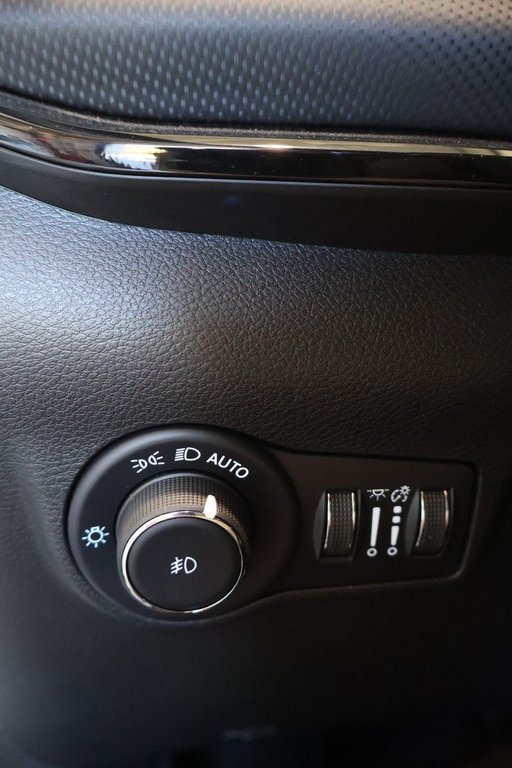 2025 Jeep Compass ALTITUDE in Terrebonne, Quebec - 19 - w1024h768px