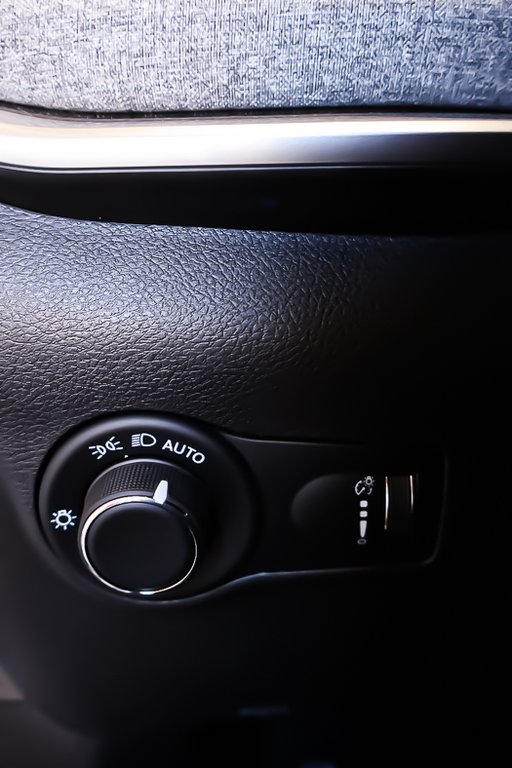 2026 Jeep Compass SPORT in Terrebonne, Quebec - 15 - w1024h768px