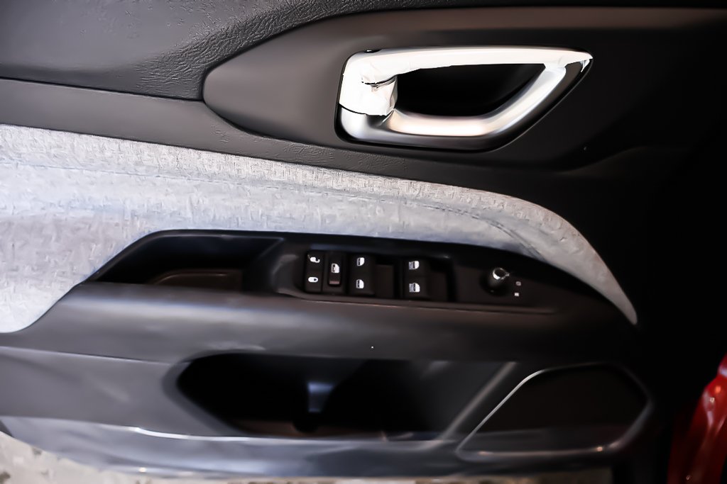 2026 Jeep Compass NORTH in Terrebonne, Quebec - 18 - w1024h768px