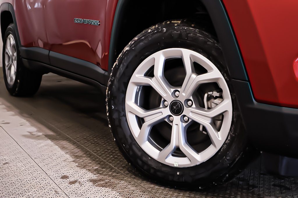 2026 Jeep Compass NORTH in Terrebonne, Quebec - 7 - w1024h768px