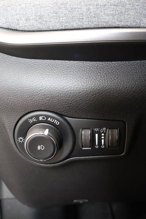 2026 Jeep Compass NORTH in Terrebonne, Quebec - 17 - w1024h768px