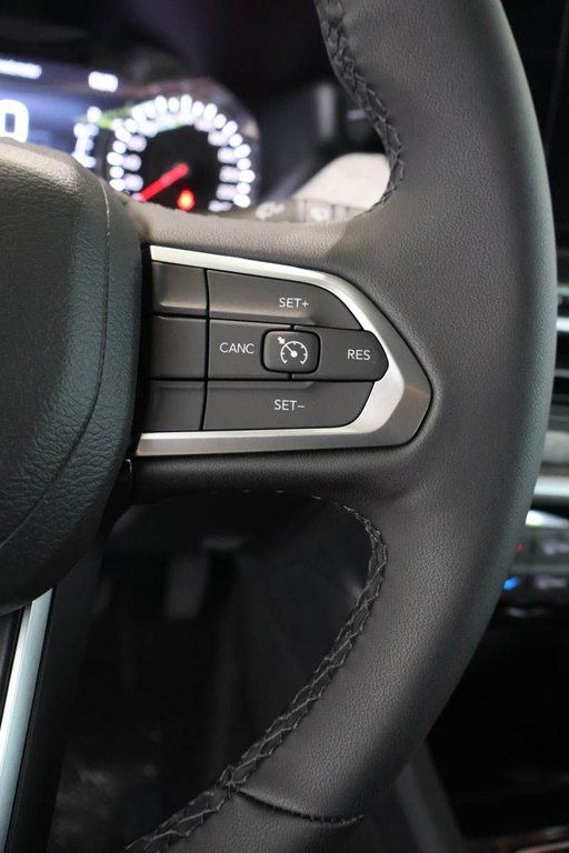 2026 Jeep Compass NORTH in Terrebonne, Quebec - 13 - w1024h768px