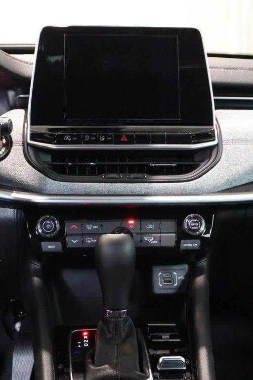 2026 Jeep Compass NORTH in Terrebonne, Quebec - 15 - w1024h768px