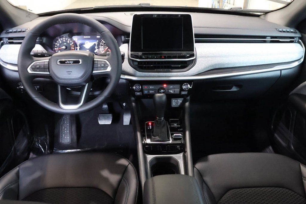 2026 Jeep Compass NORTH in Terrebonne, Quebec - 10 - w1024h768px