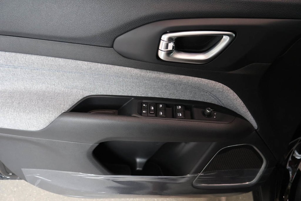 2026 Jeep Compass NORTH in Terrebonne, Quebec - 18 - w1024h768px