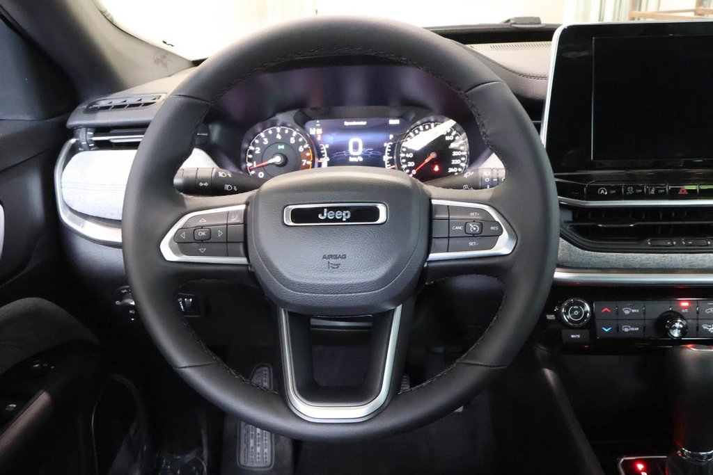2026 Jeep Compass NORTH in Terrebonne, Quebec - 11 - w1024h768px
