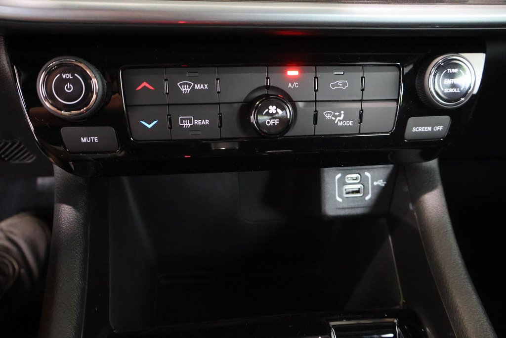 2026 Jeep Compass NORTH in Terrebonne, Quebec - 16 - w1024h768px