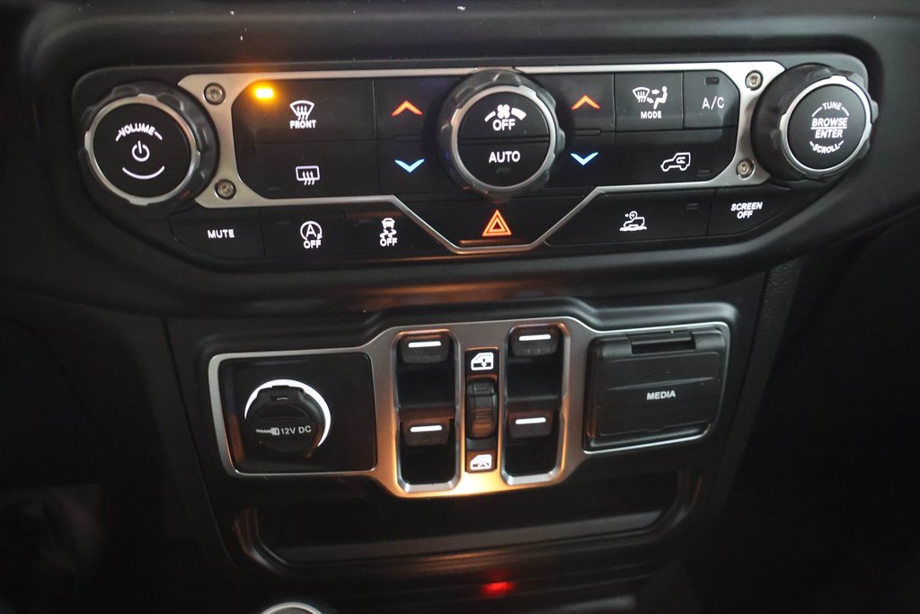 2020 Jeep Gladiator SPORT S + 4X4 + TOIT RIGIDE in Terrebonne, Quebec - 22 - w1024h768px
