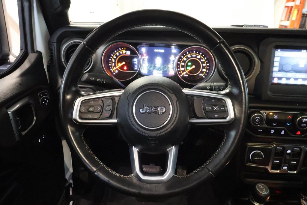 2020 Jeep Gladiator SPORT S + 4X4 + TOIT RIGIDE in Terrebonne, Quebec - 14 - w1024h768px