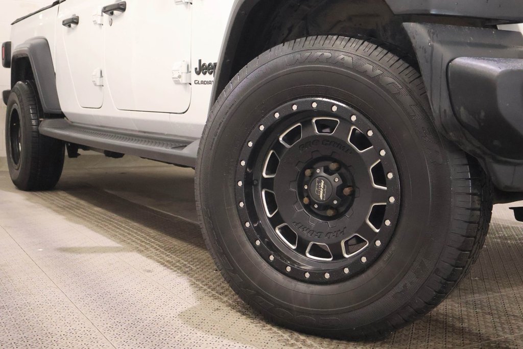2020 Jeep Gladiator SPORT S + 4X4 + TOIT RIGIDE in Terrebonne, Quebec - 9 - w1024h768px