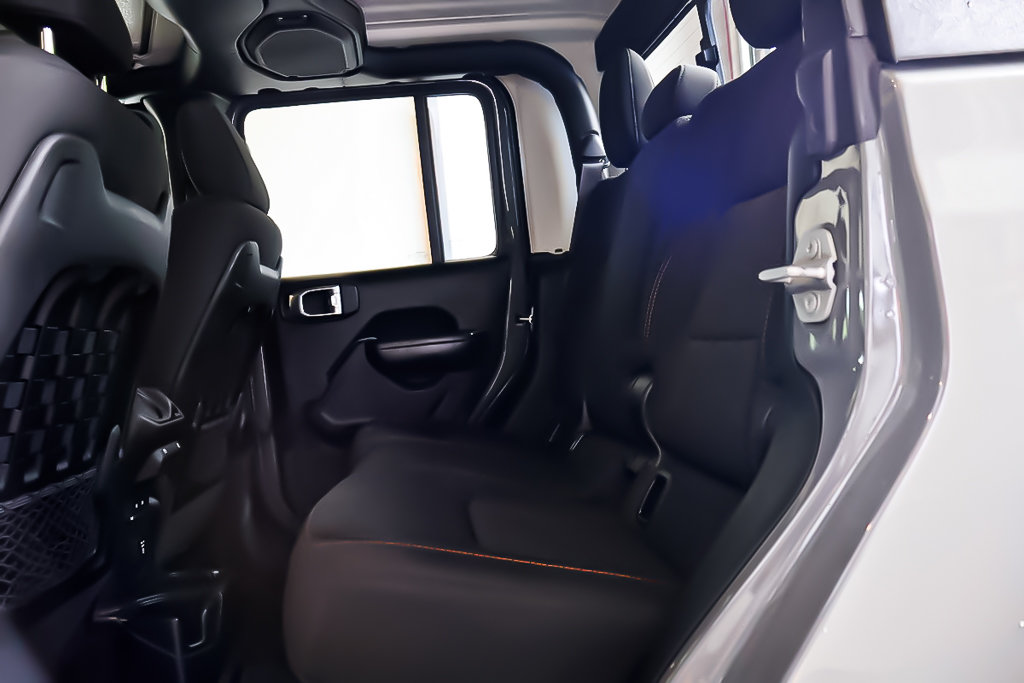 2021 Jeep Gladiator MOJAVE + 4X4 + TOIT RIGIDE in Terrebonne, Quebec - 29 - w1024h768px