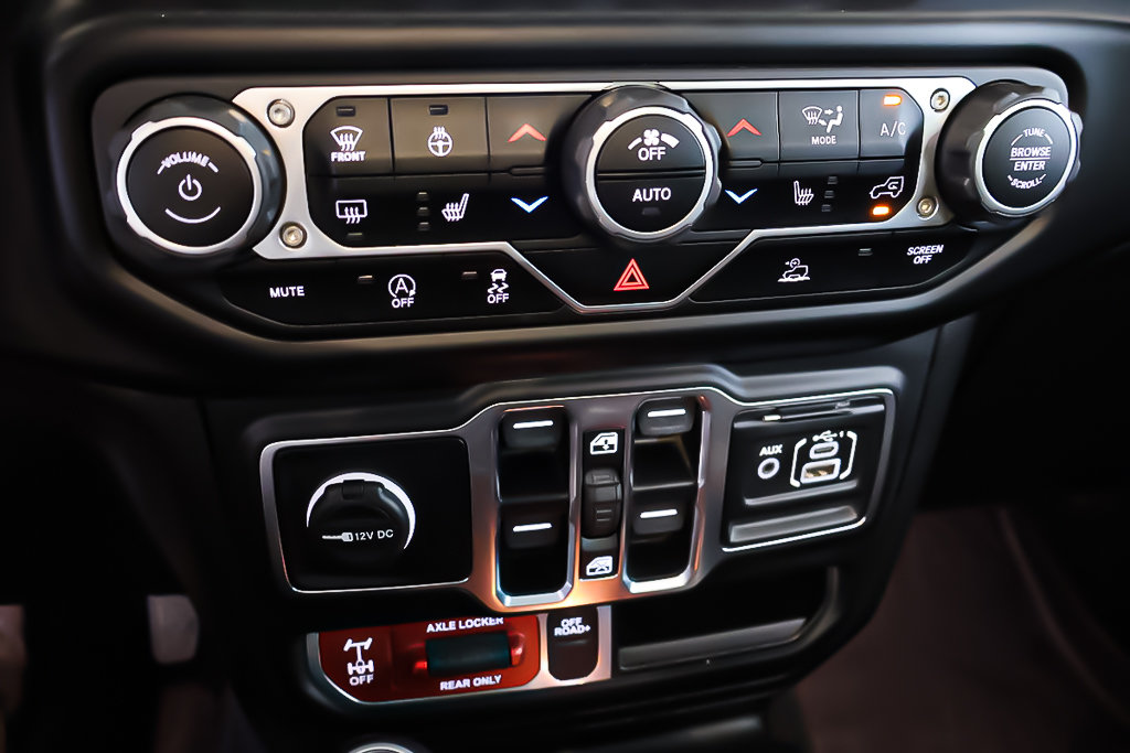 2021 Jeep Gladiator MOJAVE + 4X4 + TOIT RIGIDE in Terrebonne, Quebec - 23 - w1024h768px