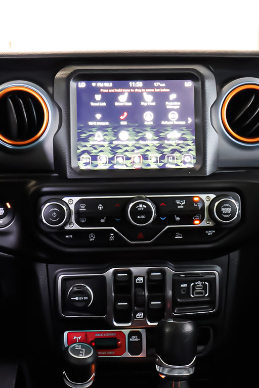 2021 Jeep Gladiator MOJAVE + 4X4 + TOIT RIGIDE in Terrebonne, Quebec - 19 - w1024h768px