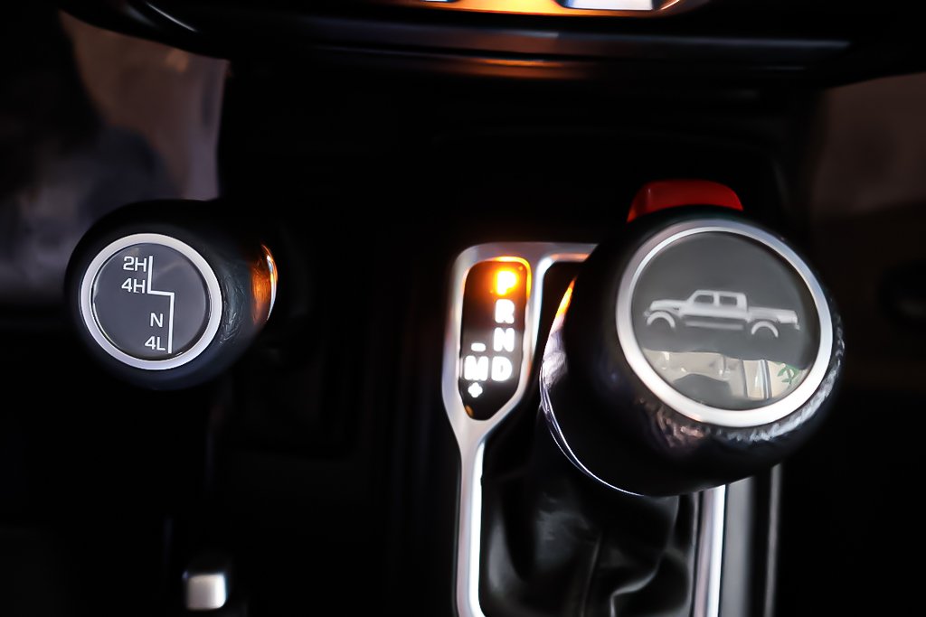 2023 Jeep Gladiator WILLYS + 4X4 + V6 3.6L + TOIT RIGIDE in Terrebonne, Quebec - 25 - w1024h768px