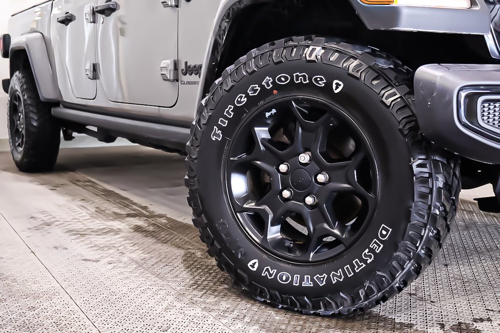 2023 Jeep Gladiator WILLYS + 4X4 + V6 3.6L + TOIT RIGIDE in Terrebonne, Quebec - 9 - w1024h768px