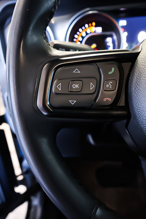 2023 Jeep Gladiator WILLYS + 4X4 + V6 3.6L + TOIT RIGIDE in Terrebonne, Quebec - 15 - w1024h768px