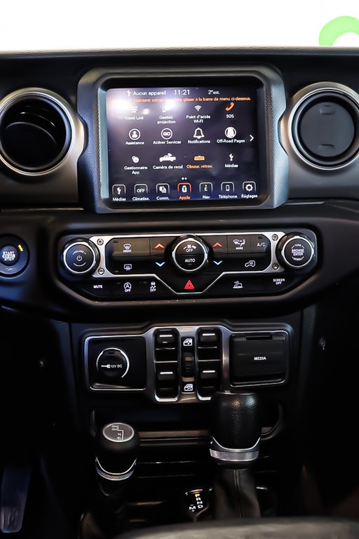 2023 Jeep Gladiator WILLYS + 4X4 + V6 3.6L + TOIT RIGIDE in Terrebonne, Quebec - 19 - w1024h768px
