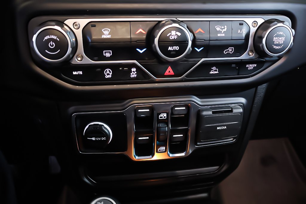 2023 Jeep Gladiator WILLYS + 4X4 + V6 3.6L + TOIT RIGIDE in Terrebonne, Quebec - 23 - w1024h768px