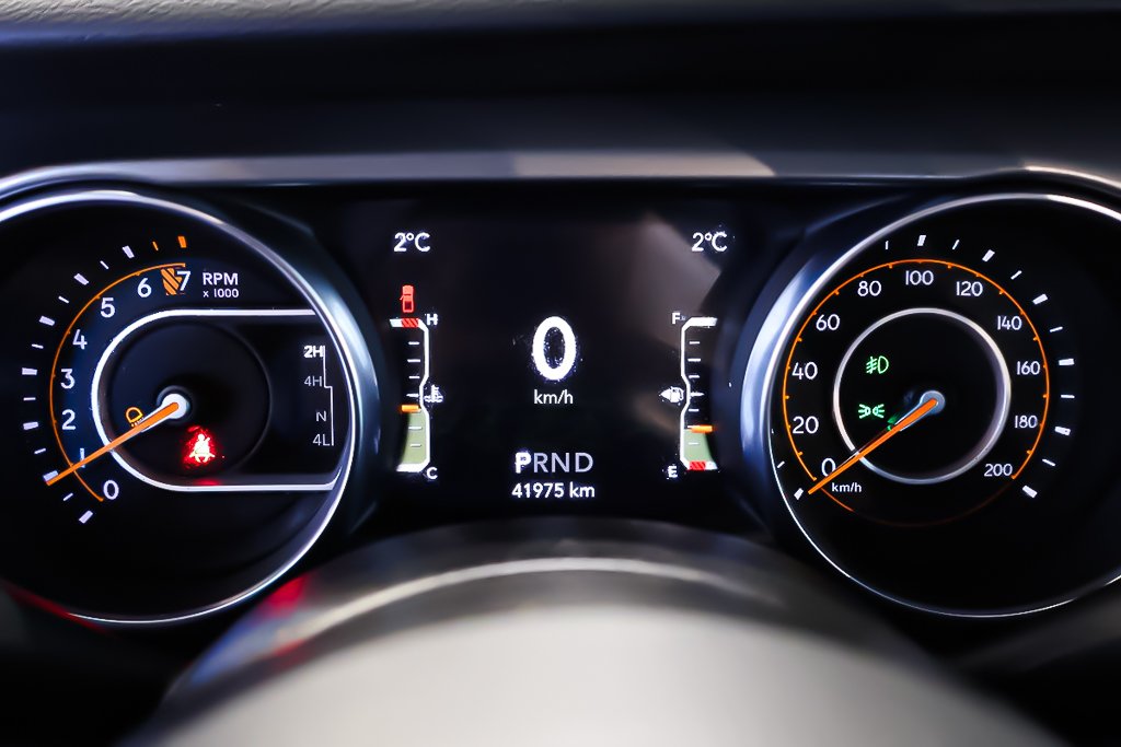 2023 Jeep Gladiator WILLYS + 4X4 + V6 3.6L + TOIT RIGIDE in Terrebonne, Quebec - 18 - w1024h768px