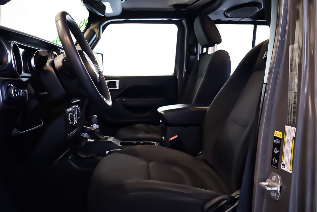 2023 Jeep Gladiator WILLYS + 4X4 + V6 3.6L + TOIT RIGIDE in Terrebonne, Quebec - 10 - w1024h768px